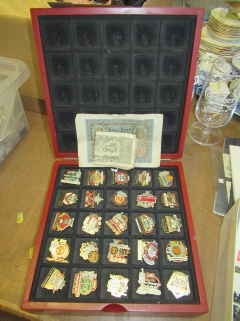 CASED OF MAN UNITED FOOTBALL BADGES Image