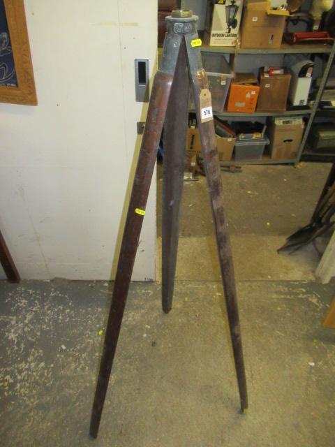 VINTAGE TRIPOD Image