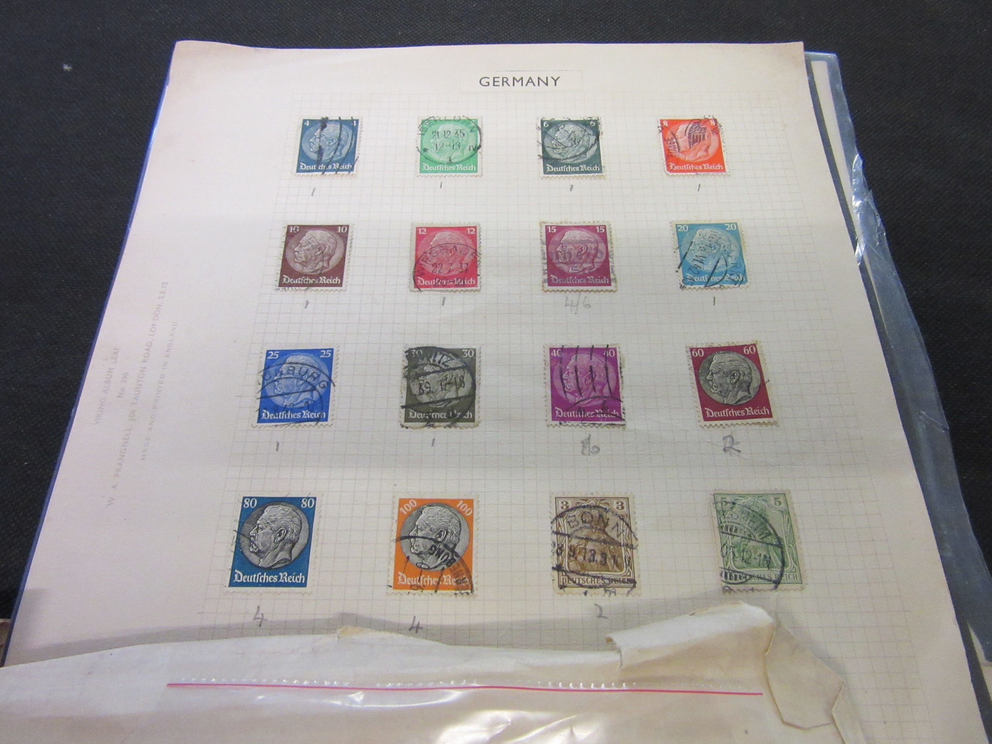 FOLDER OF WORLD STAMPS INCLUDING CHINESE EXAMPLES WITH WORLD BANK NOTES Image