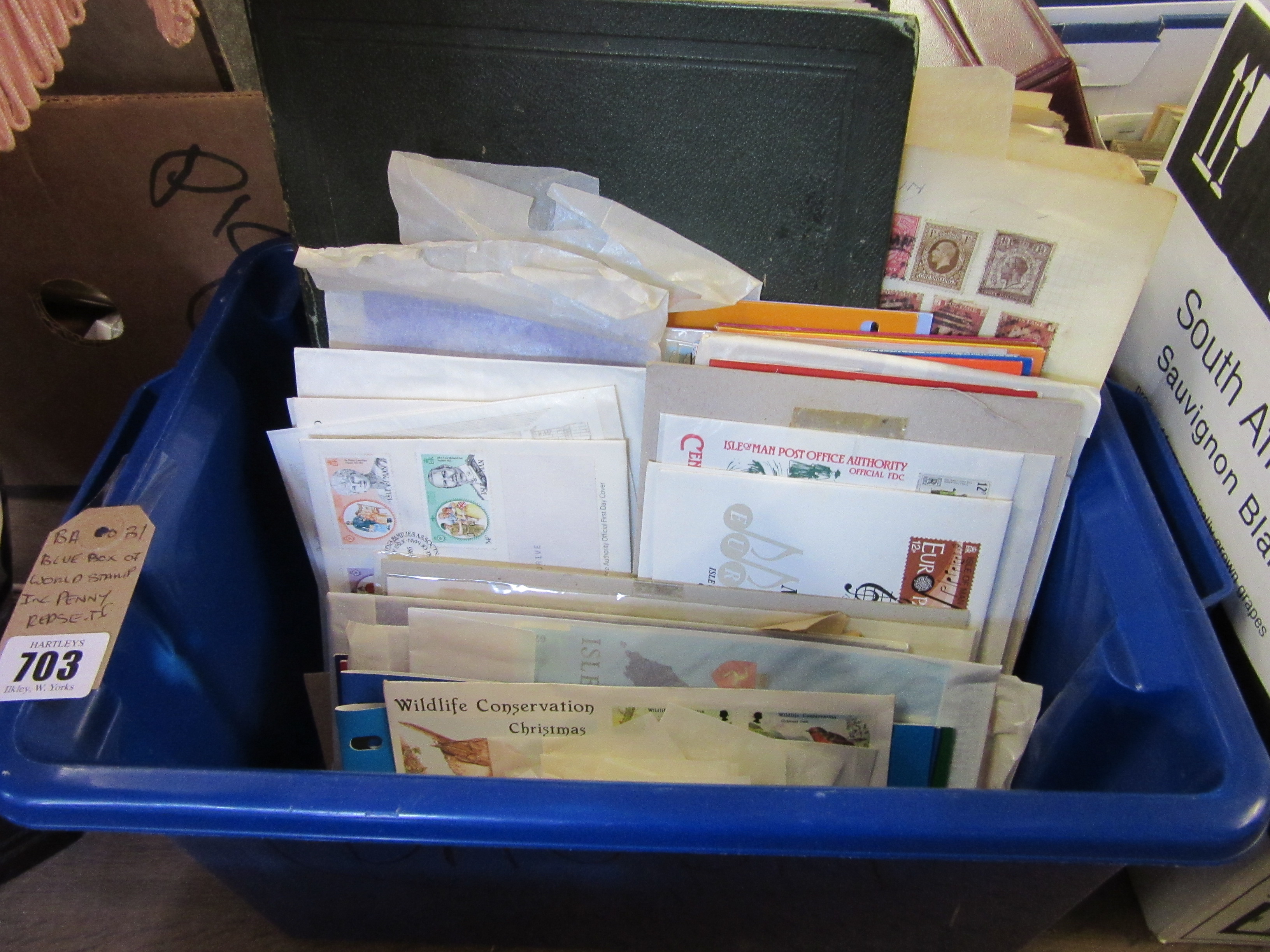 BLUE BOX OF WORLD STAMPS INCLUDING PENNY REDS Image