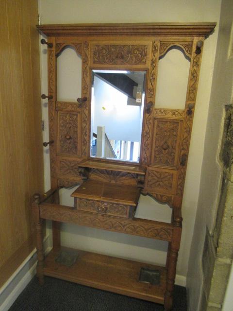 LARGE CARVED MIRRORED OAK HALL STAND Image