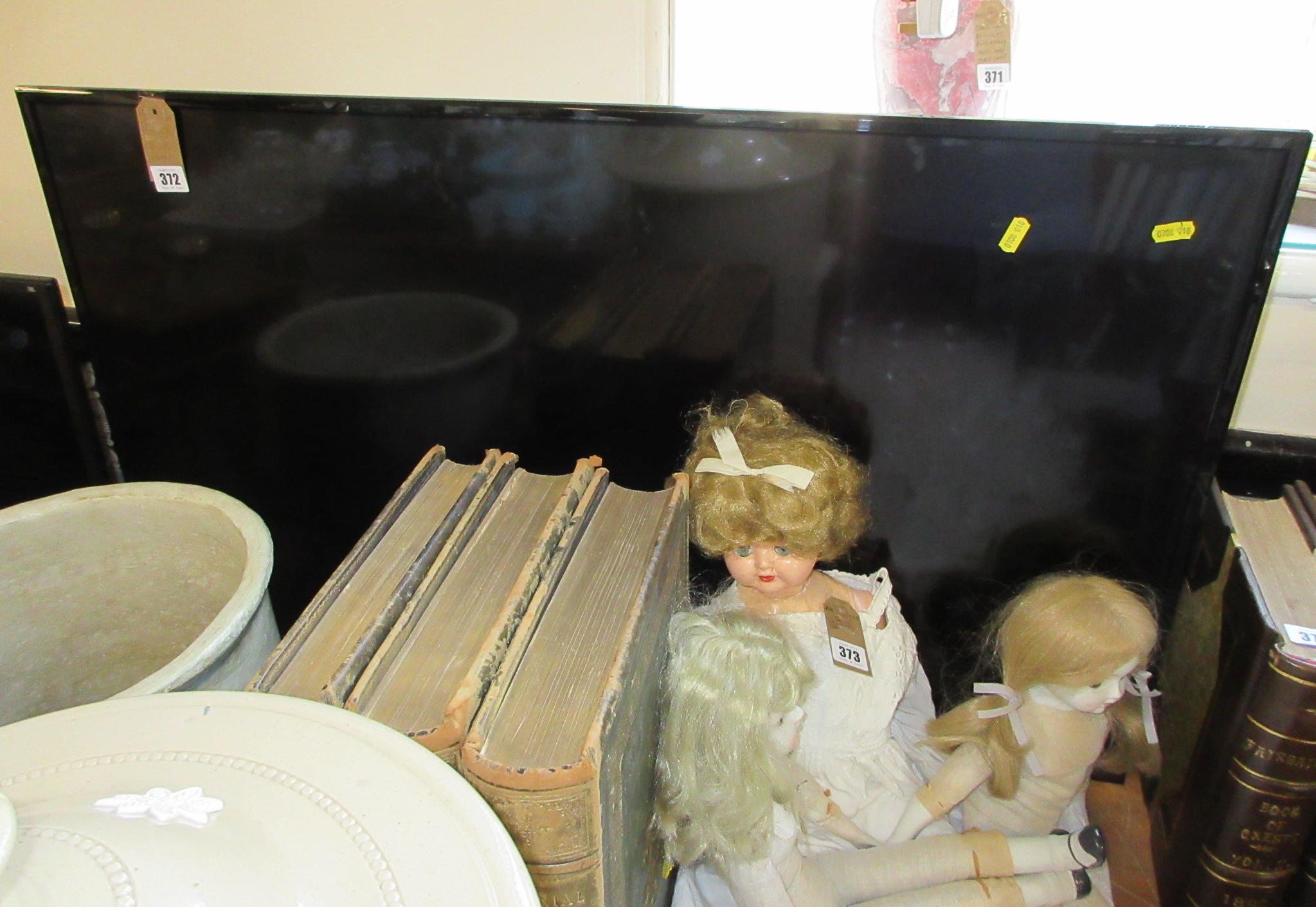 PANASONIC TV AND REMOTE Image