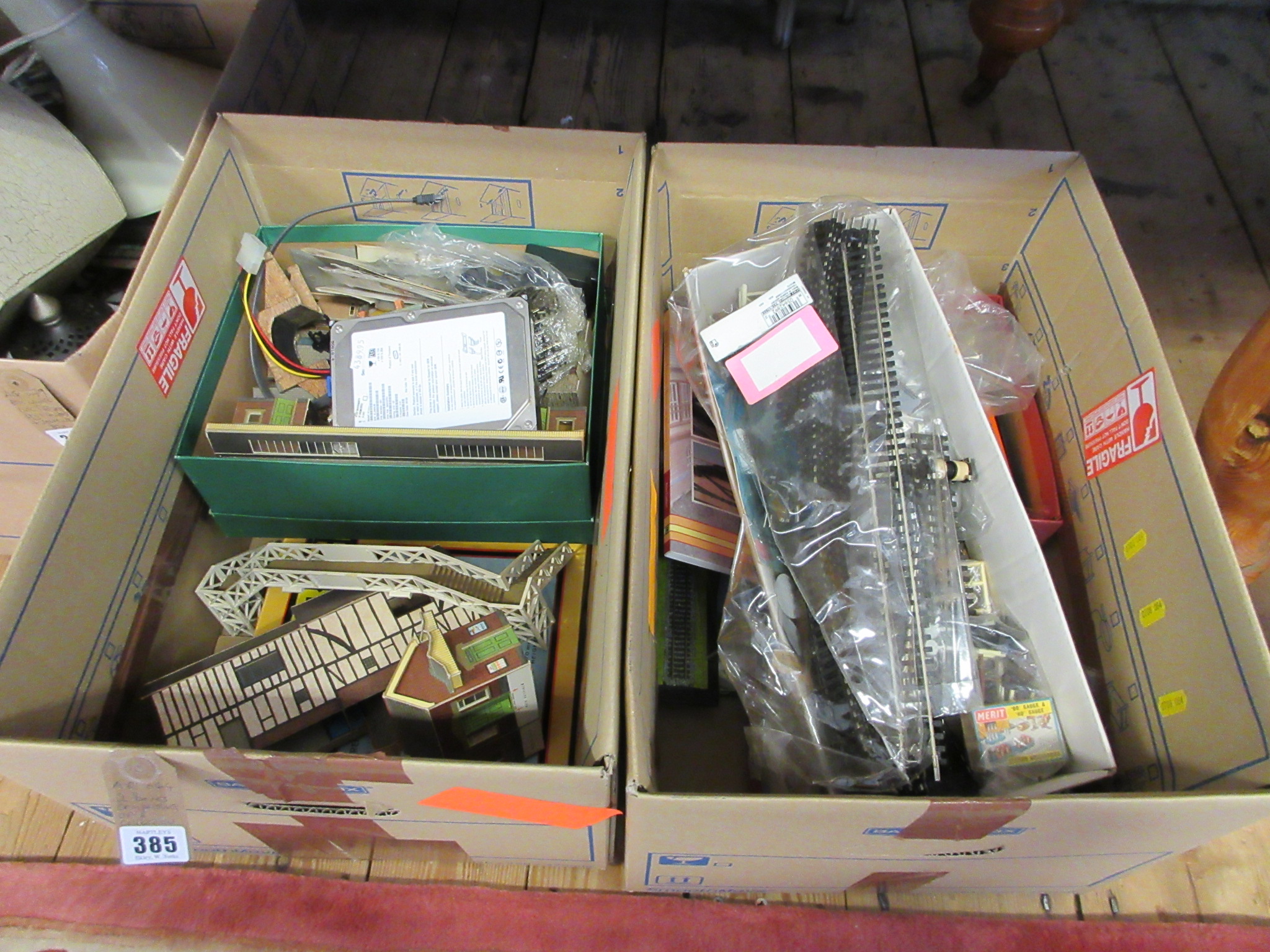 TWO BOXES INCLUDING OO AND N GAUGE RAILWAY ACCESSORIES Image