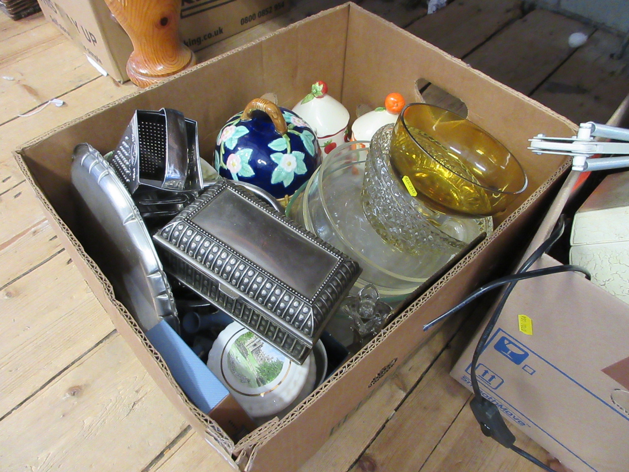 BOX OF MISCELLANOUS CERAMICS AND METALWARE Image