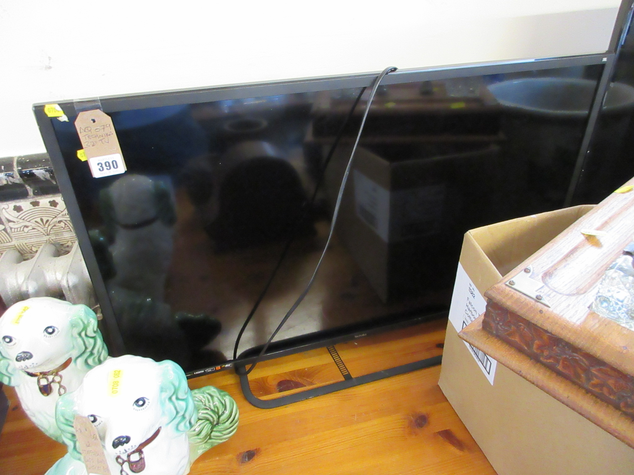 TECKNICA 32 INCH TV Image