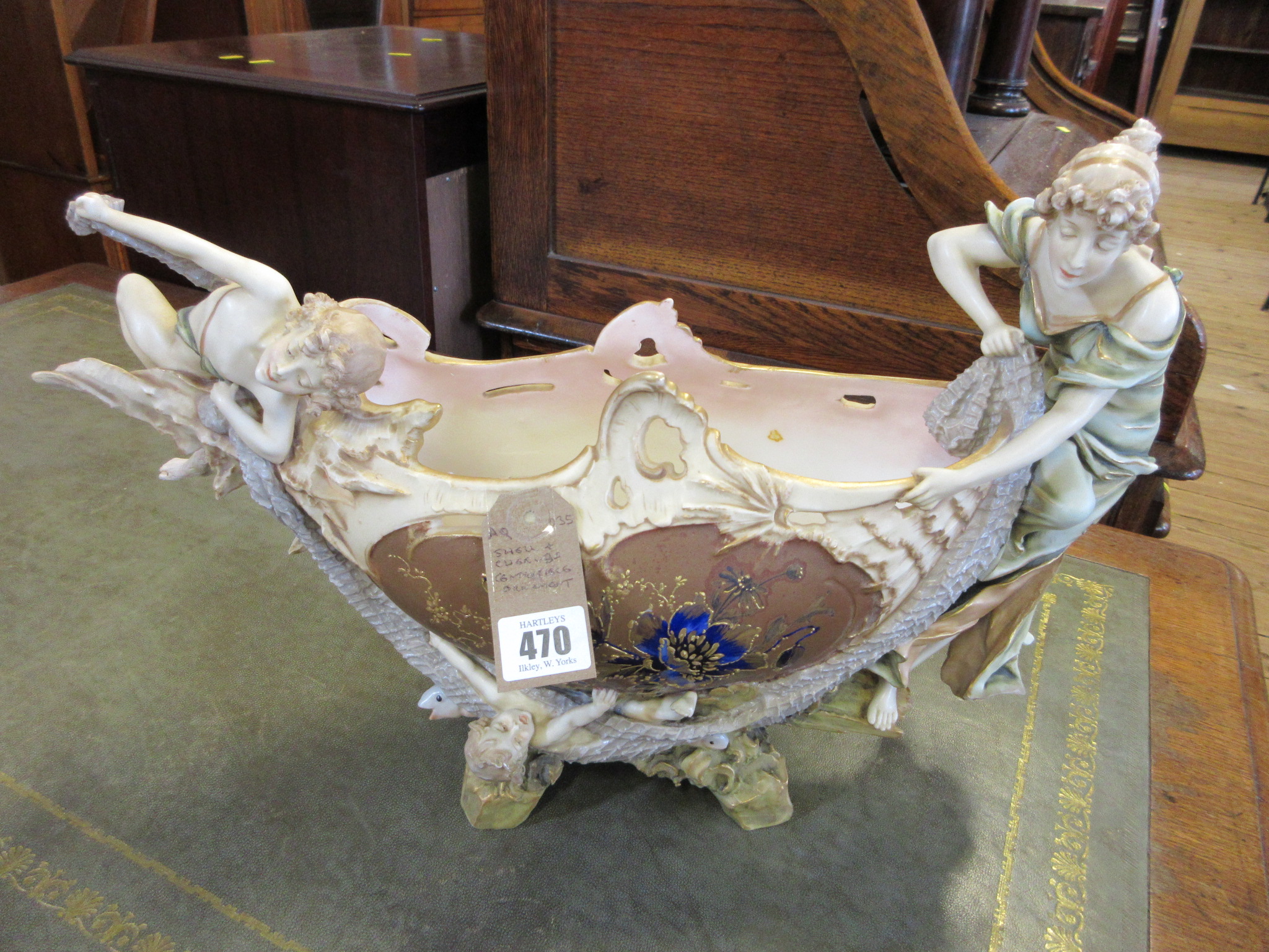 TURN OF VIENNA PORCELAIN SHELL AND CHERUB CENTREPIECE Image