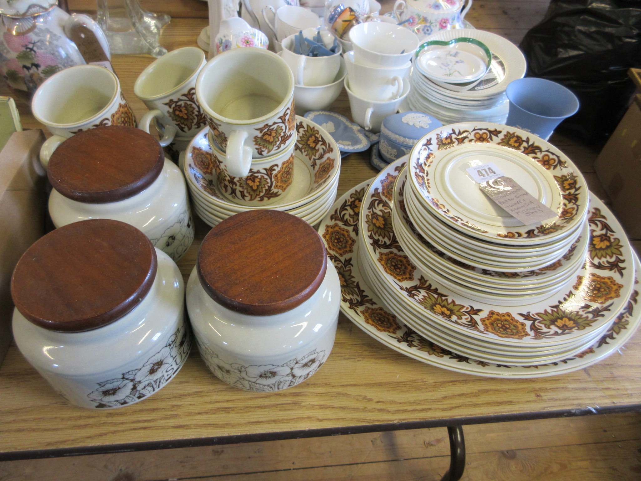 MIDWINTER STONEHENGE PATTERN DINNERWARE AND HORNSEA KITCHEN JARS Image