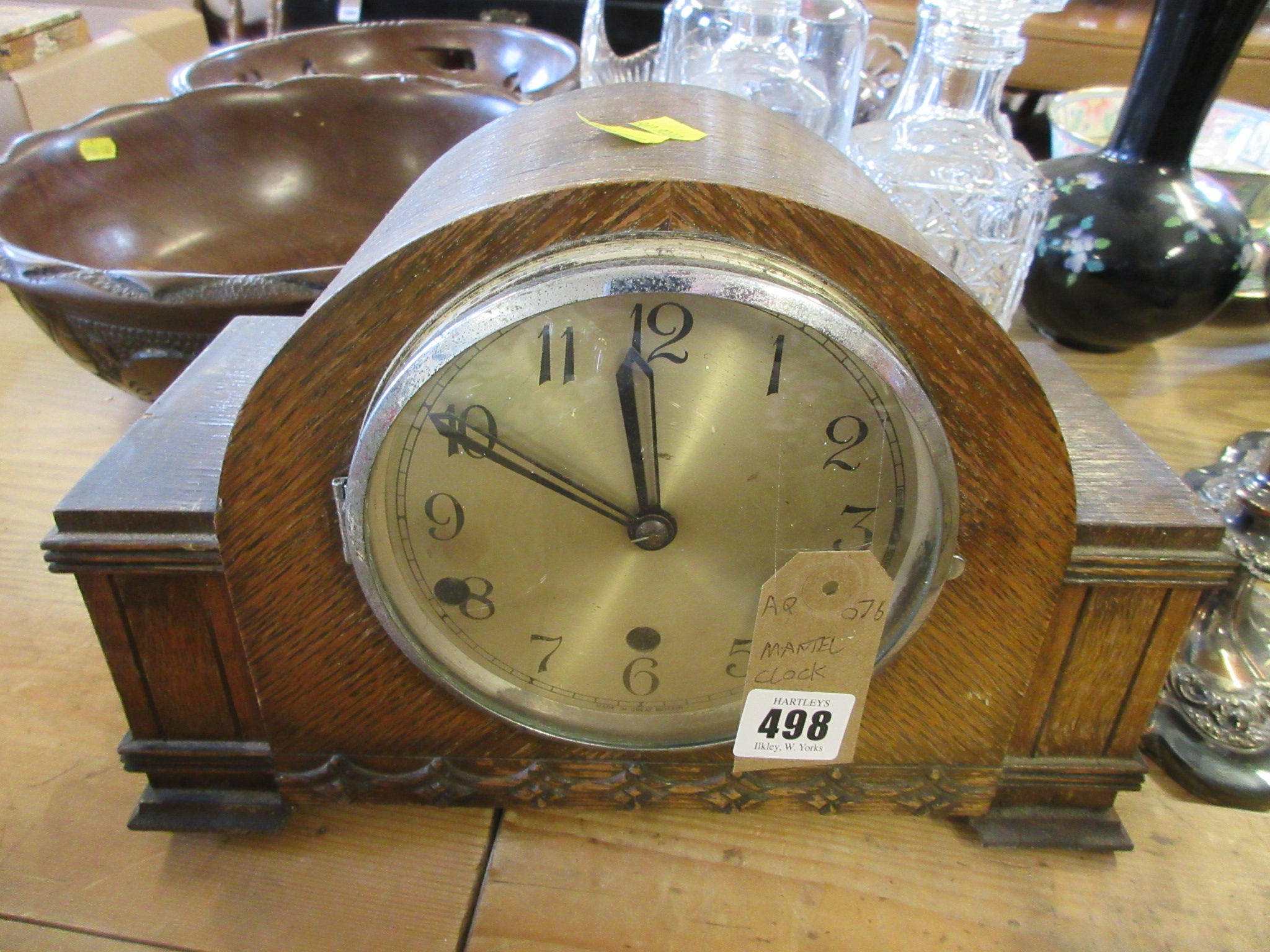 OAK CASED WESTMINSTER CHIME MANTLE CLOCK Image