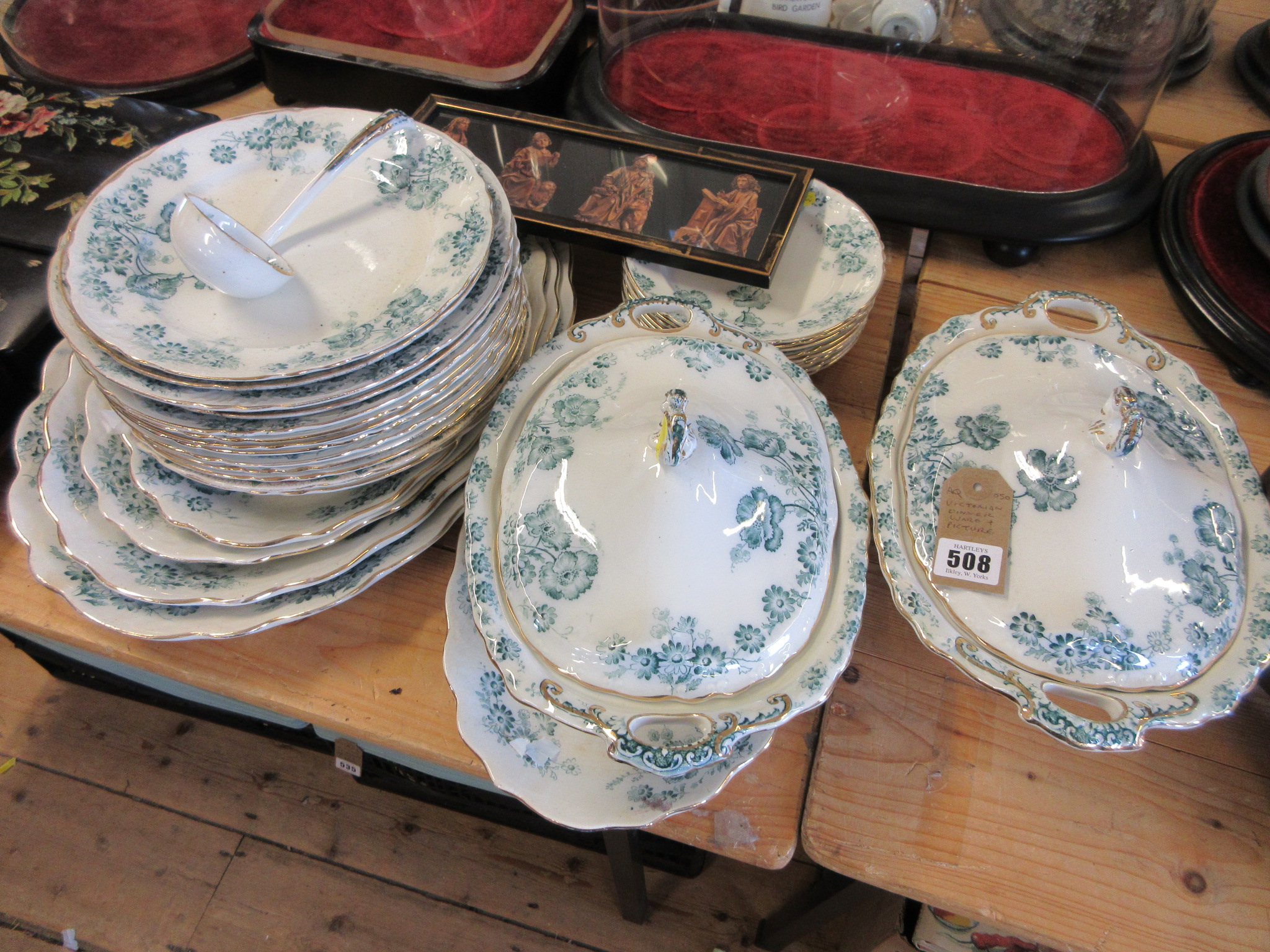 VICTORIAN DINNERWARE AND A PICTURE Image