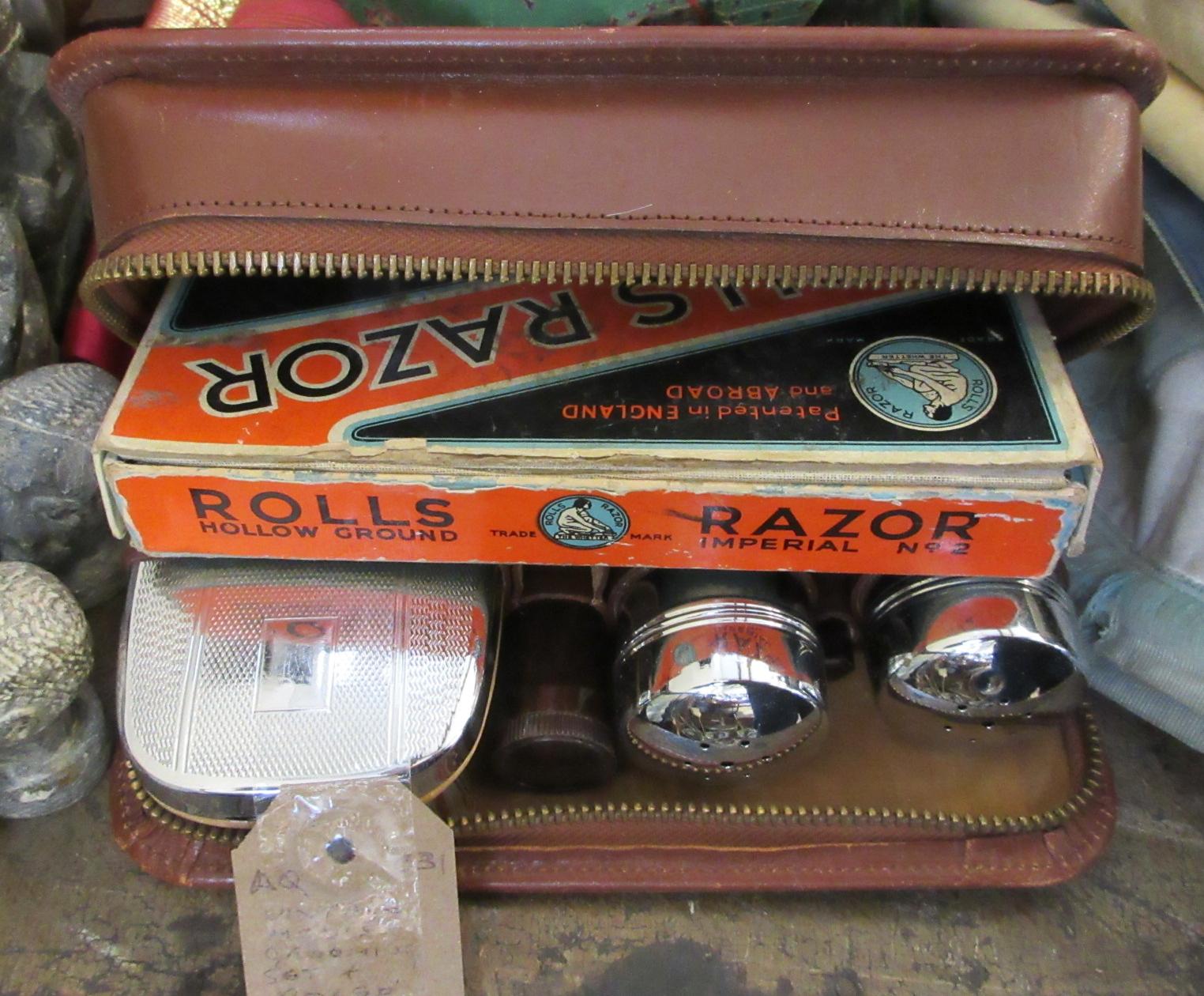 VINTAGE GROOMING SET AND BOXED ROLLS RAZOR Image