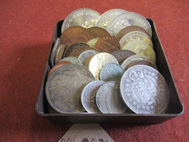 BOX OF WORLD COINS INCLUDING IRISH FREE STATE AND UK SILVER COINS Image