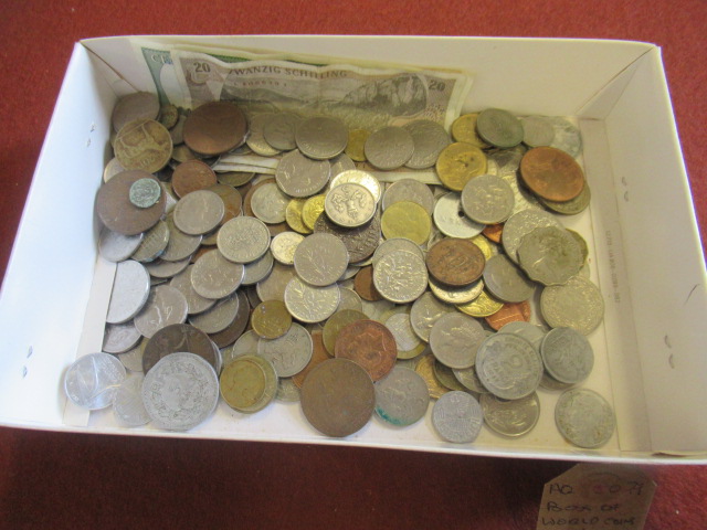 BOX OF WORLD COINS AND BANK NOTES Image