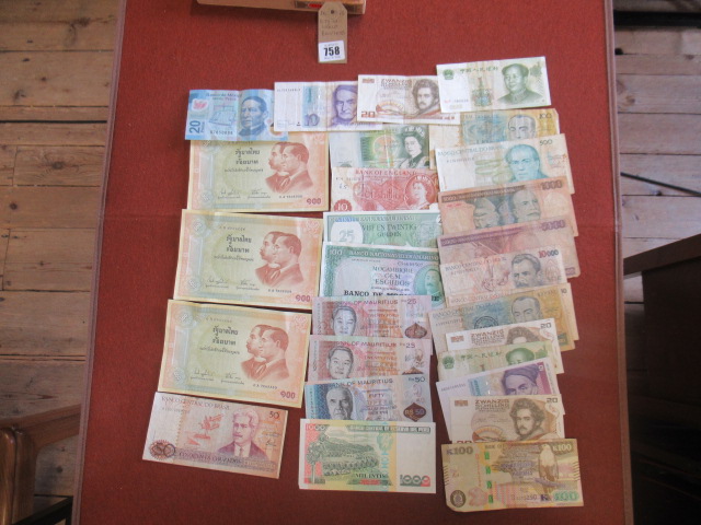 QUANTITY OF WORLD BANK NOTES Image