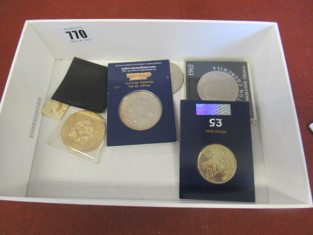 QUANTITY OF CROWNS AND COMMEMORATIVE COINS Image
