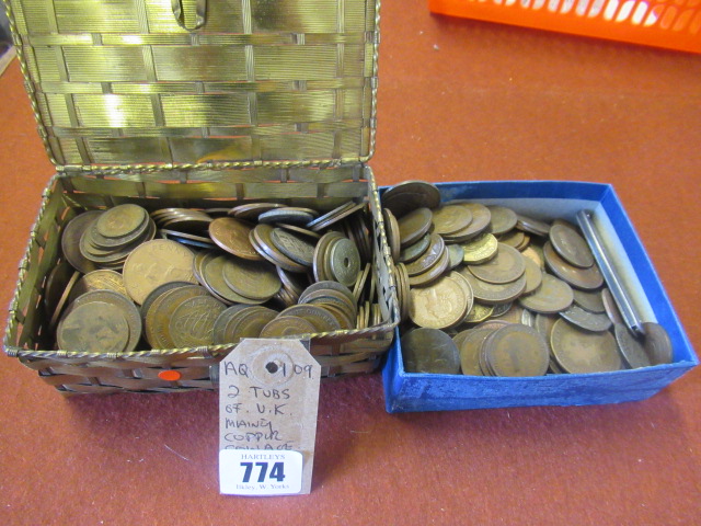 TWO TUBS OF UK MAINLY COPPER COINAGE AND TOKENS Image