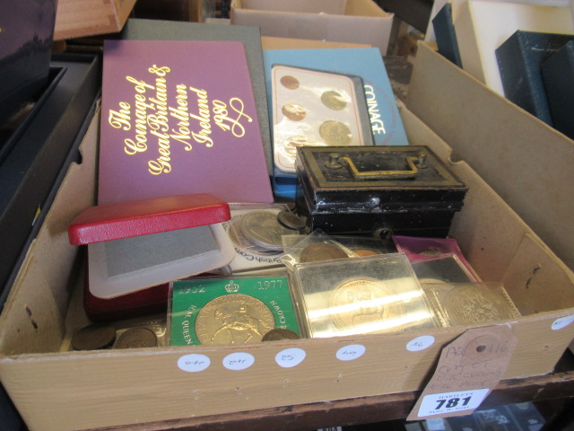 QUANTITY OF UK CROWNS WITH FOUR PROOF COIN SETS Image