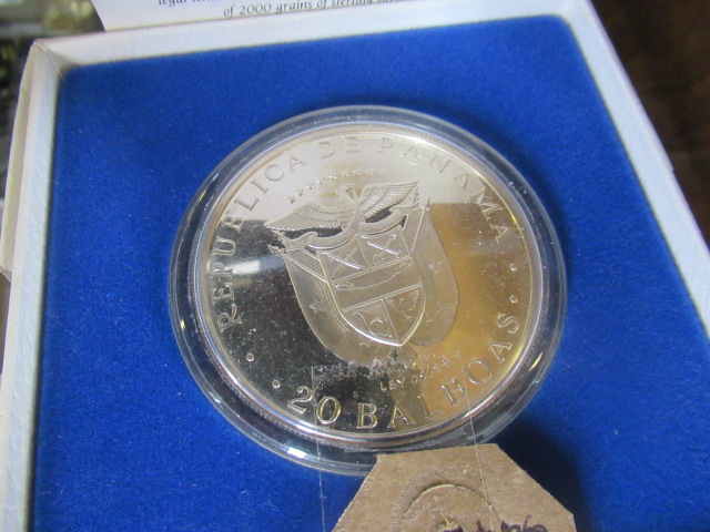 1974 PANAMA SILVER 20 BALBOAS CASED COIN Image