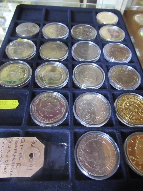 QUANTITY OF ROYAL COMMEMORATIVE SILVER AND OTHER CROWNS AND 1971 LIBERTY DOLLAR AND TITANIUM COINS Image