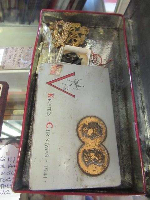 QUANTITY OF RAF AND SOUTH AFRICAN AIR FORCE BADGES WITH SMUTS 1941 CHRISTMAS TIN ETC Image