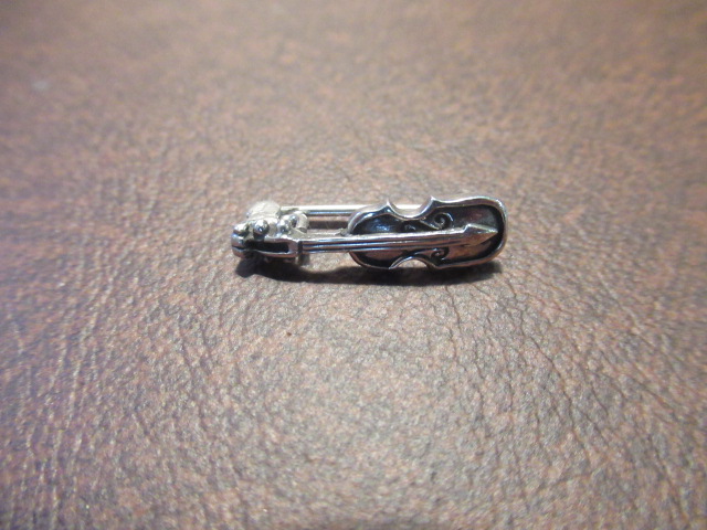 SILVER VIOLIN BROOCH Image