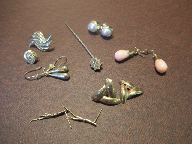 9CT GOLD EARRING ETC Image