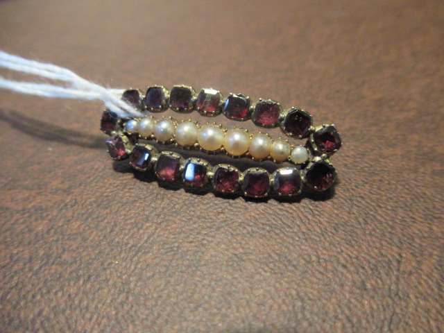 VICTORIAN GARNET AND PEARL BROOCH Image