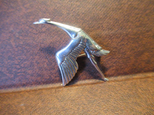 SILVER CRANE BROOCH Image