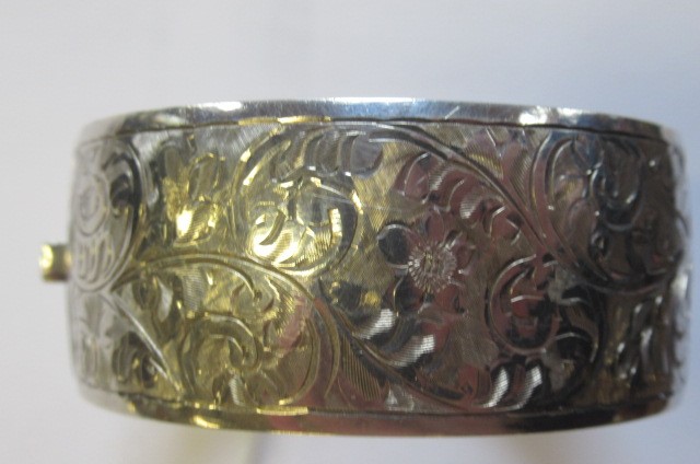 SILVER BANGLE Image