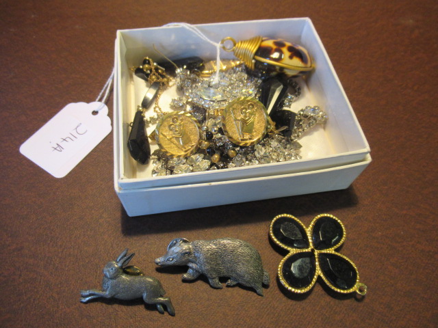 BOX OF COSTUME JEWELLERY Image
