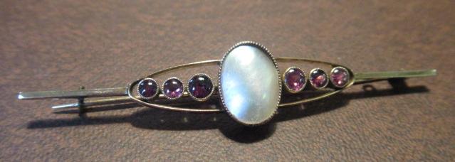 GOLD AND MOTHER OF PEARL GEM SET BAR BROOCH Image