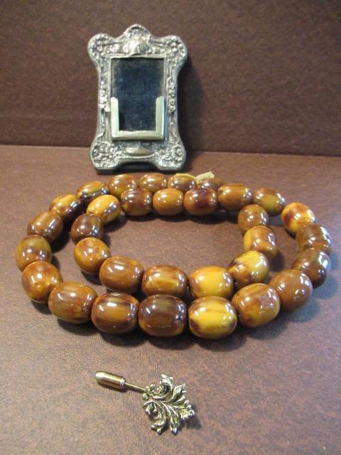 SILVER FRAME  AMBER STYLE NECKLACE AND SILVER PIN Image