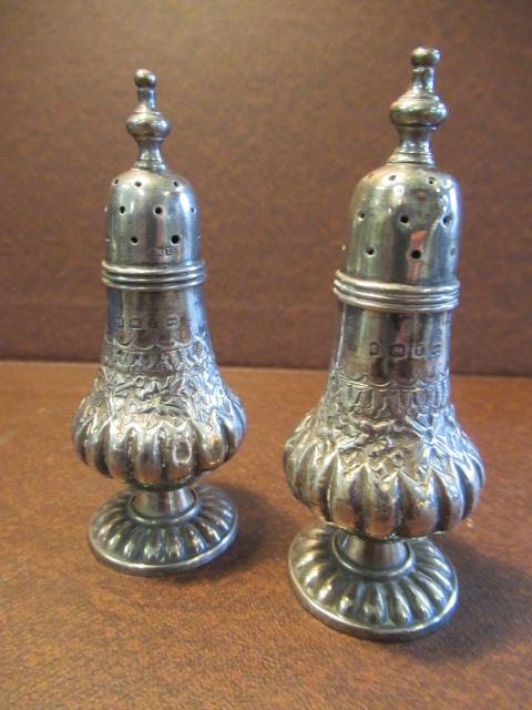 PAIR OF VICTORIAN SILVER PEPPERETTES Image