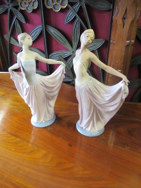 TWO LLADRO LADIES Image