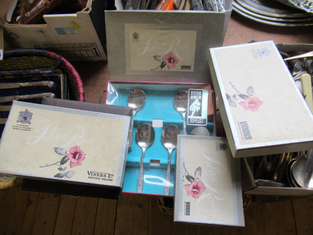 QUANTITY OF CUTLERY  EPNS TRAY AND A WARMING PLATE Image