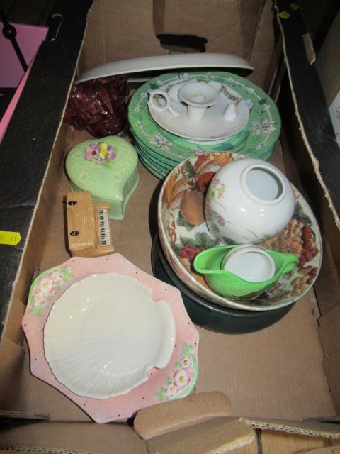 BOX OF MISCELLANEOUS CERAMICS Image