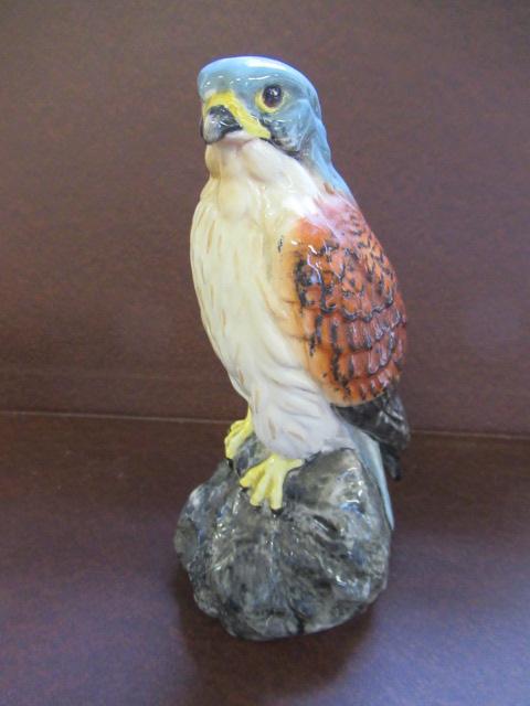 BESWICK KESTREL GLENEAGLES WHISKY CONTAINER Image