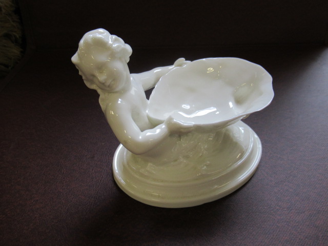 ROYAL WORCESTER WHITE GLAZED FIGURAL SALT Image