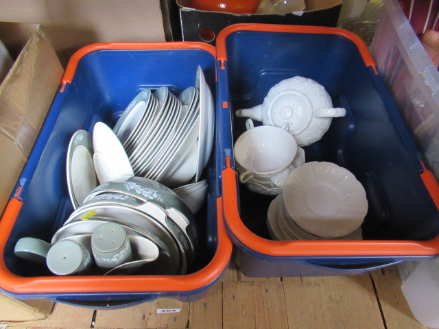 TWO BOXES OF LORD NELSON AND WEDGWOOD CHINA DINNER SERVICE Image