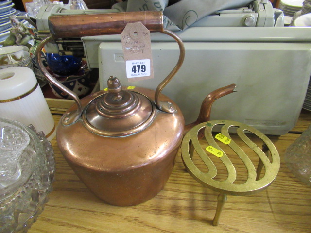COPPER KETTLE AND TRIVET Image