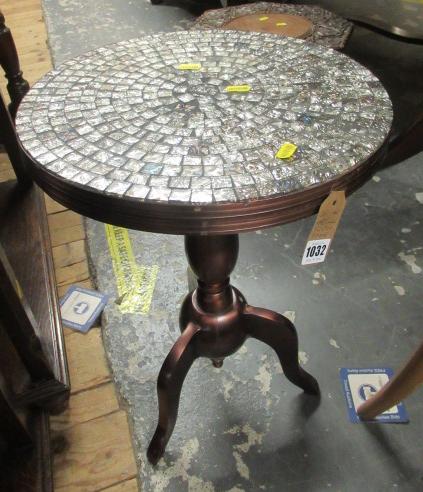 METALIC TRIPOD TABLE Image