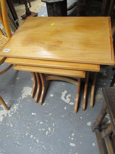 RETRO NEST OF TABLES Image