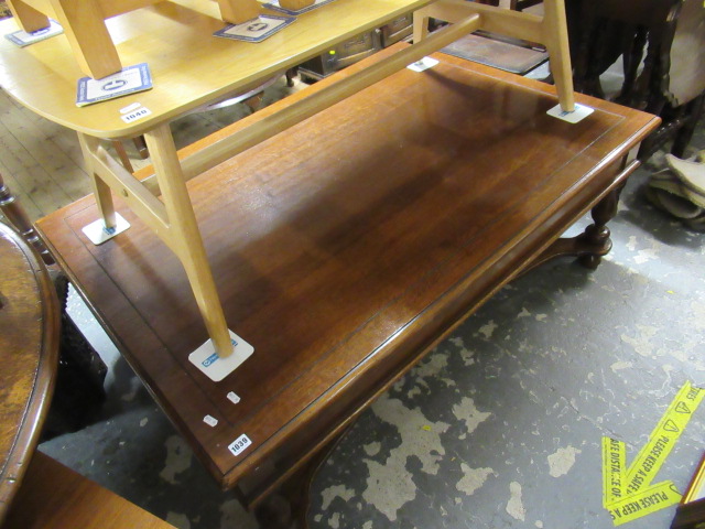 LARGE OAK COFFEE TABLE Image