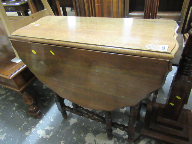 WAVED EDGE DROP LEAF TABLE Image