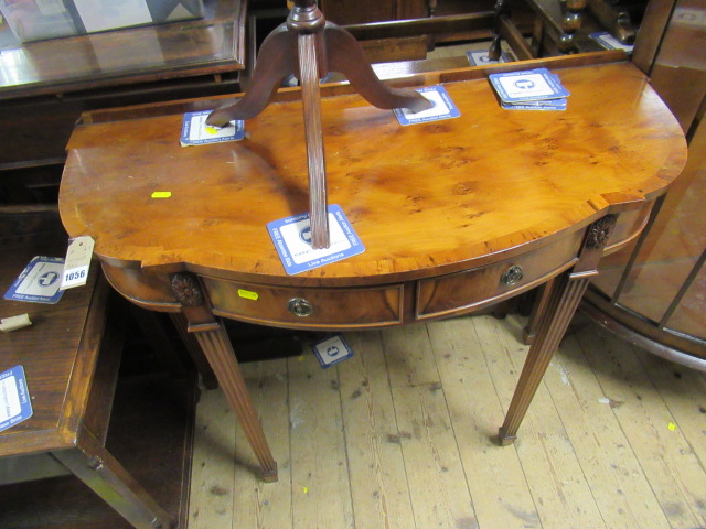 CONSOLE TABLE Image