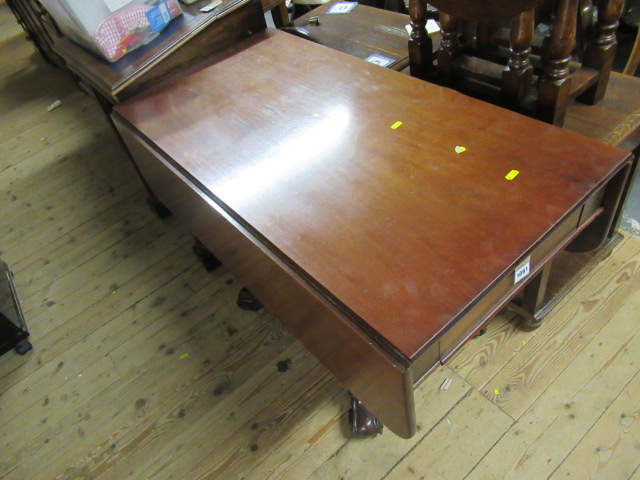 VICTORIAN MAHOGANY PEMBROKE TABLE Image