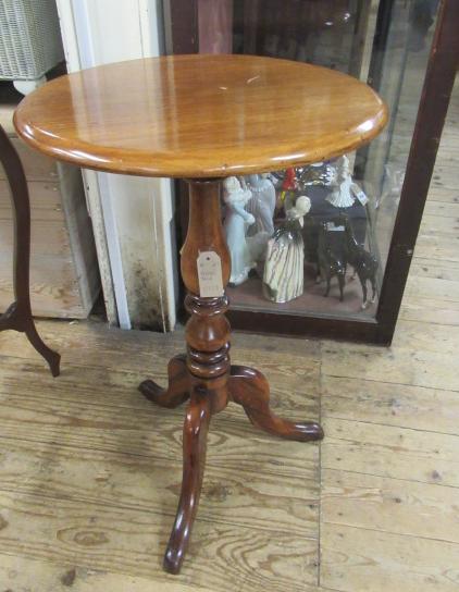 TRIPOD TABLE Image