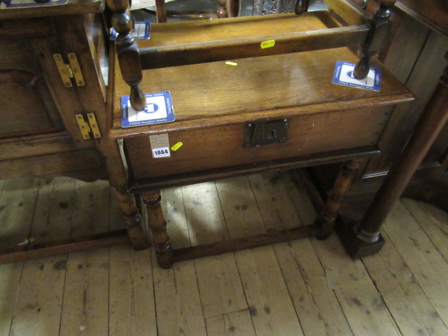 OAK BOX ON STAND Image