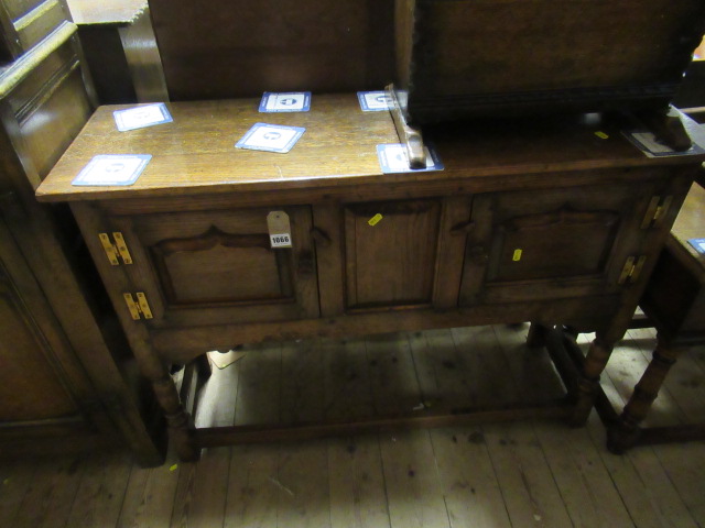 SMALL OAK SIDE CABINET Image
