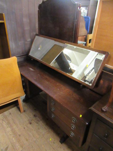 OAK DRESSING TABLE Image