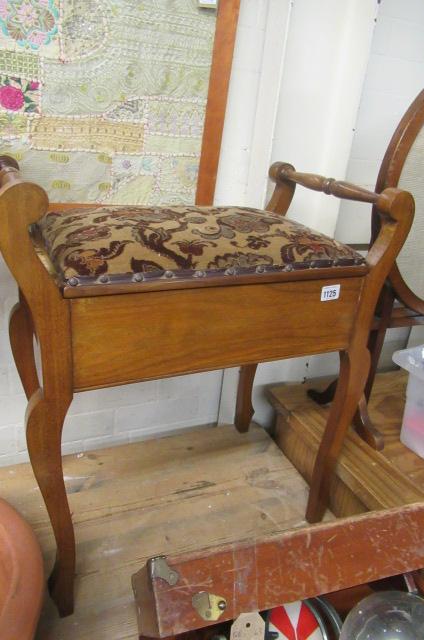 WALNUT PIANO STOOL Image